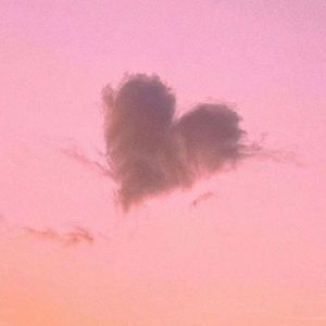 Follow my Depop @alyssaalize